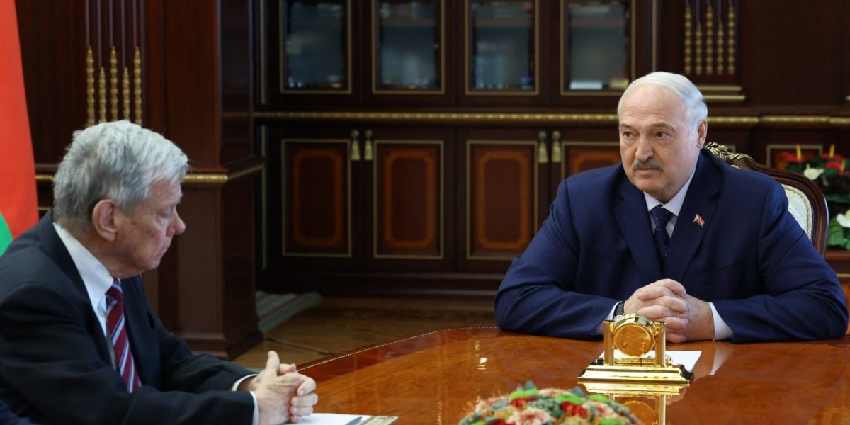 Dinamica relațiilor diplomatice între Washington și Minsk se accentuează, în contextul întâlnirilor recente ale reprezentantului SUA pentru Belarus Într-un cadru de tensiune și încercări de dialog, Statele Unite ale Americii continuă să își adapteze abordarea față de Belarus, o țară cu o poziționare geopolitică delicată și un regim politic contestat