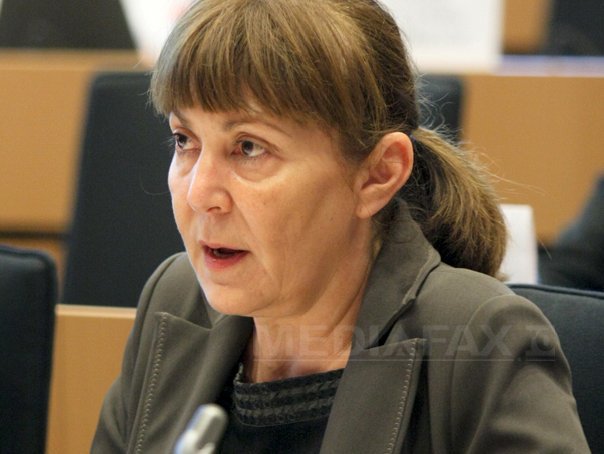 Monica Macovei renunță la muncă în folosul comunității