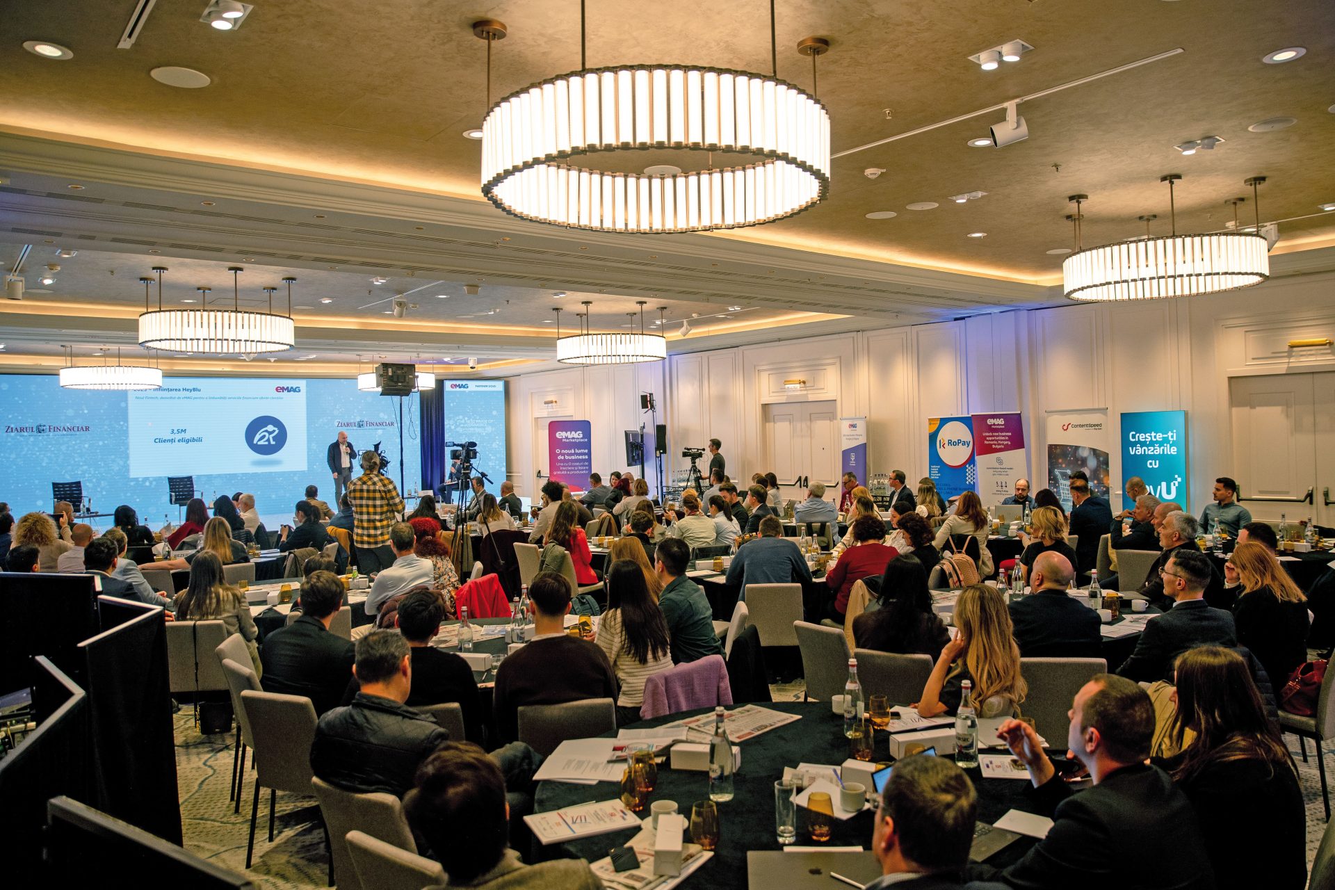 Comerțul online din România are încă un potențial de creștere considerabil, în condițiile în care rata de penetrare a e-commerce-ului rămâne sub media europeană, reprezentând doar 11-12% din totalul consumului