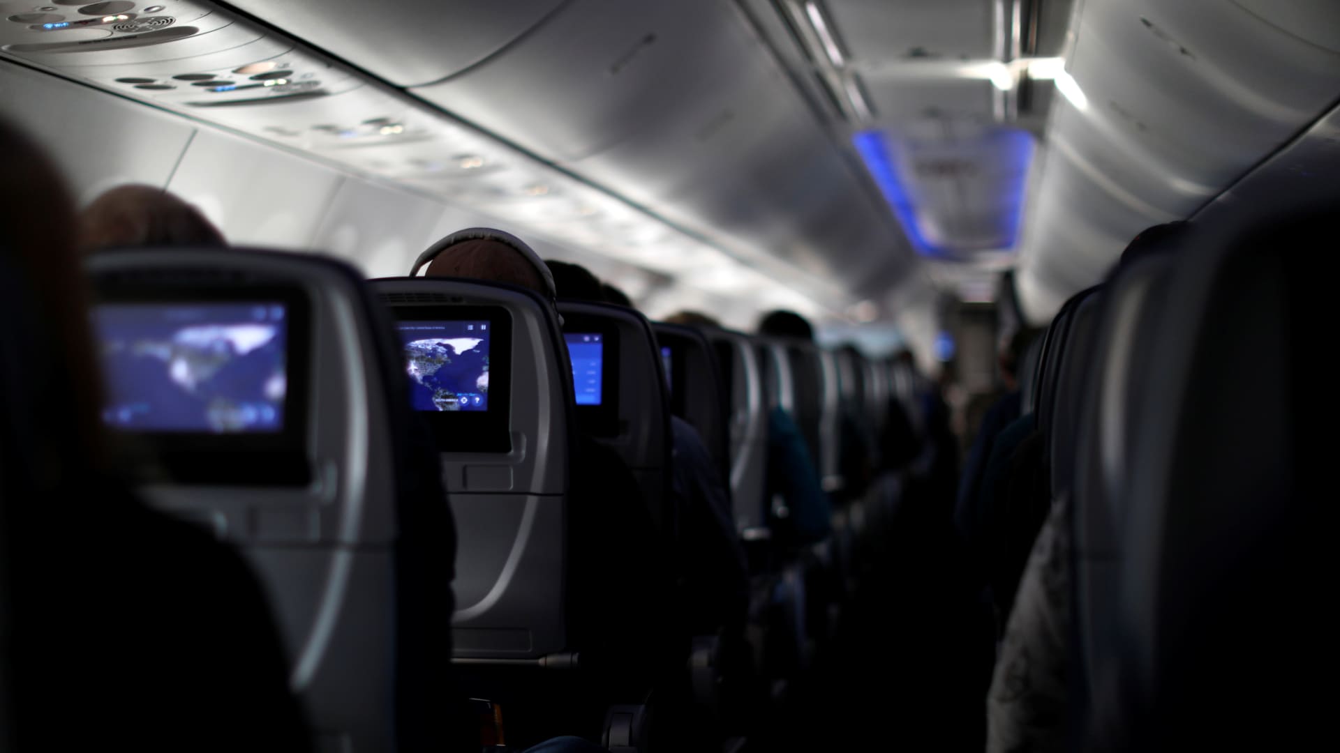 Compania Amazon Leo, specializată în furnizarea de internet prin sateliţi de tip low Earth orbit, va colabora cu Delta Air Lines pentru a oferi servicii de internet ultra-rapide pe sute de avioane începând cu anul 2028