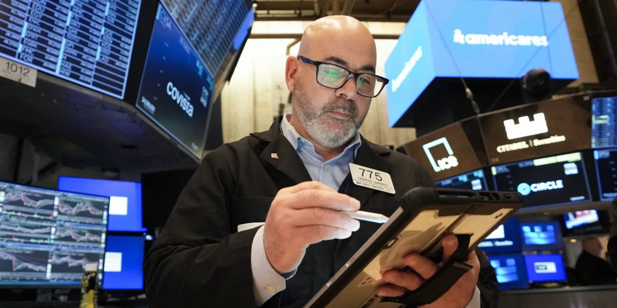 Bursa de la New York a înregistrat o creștere semnificativă, după declarațiile președintelui Donald Trump că discuțiile cu Iranul au avut rezultate „foarte productive”