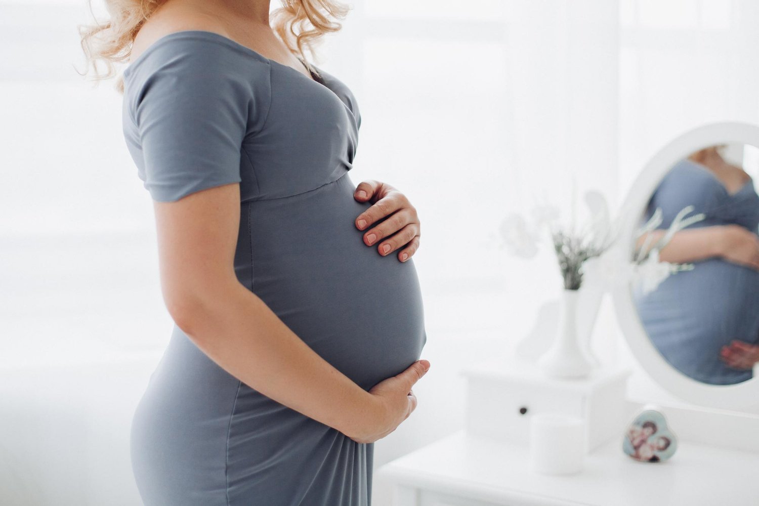 Expunerea la substanțe chimice în timpul sarcinii poate avea efecte pe termen lung, impactând sănătatea nu doar a viitorului copil, ci și a mai multor generații ulterior
