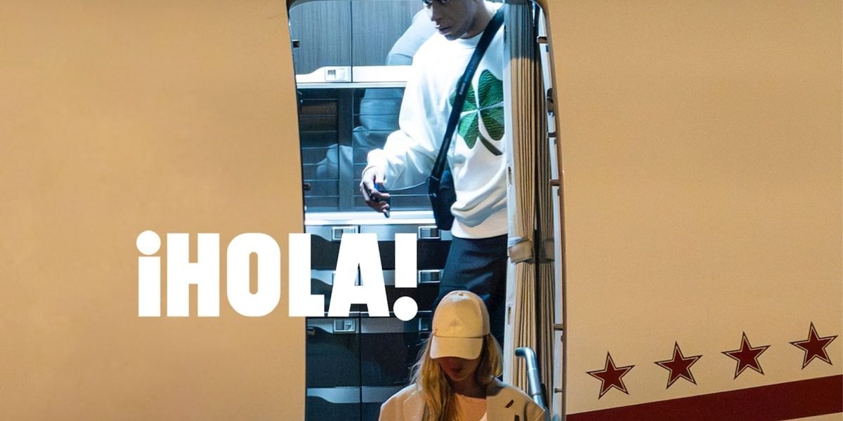 Aterizare în avion privat după escapada secretă a vedetei