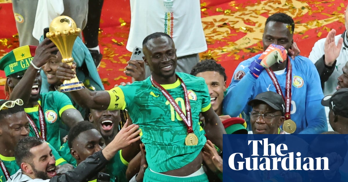 Confederația africană de fotbal, sub acuzare pentru influență nejustificată în decizia de anulare a titlului din Copa Africana Decizia controversată a CAF (Confederația Africană de Fotbal) de a-i priva pe Senegal de titlul de campion al Cupei Africane a provocat o criză majoră în fotbalul african, în ciuda poziției ferme a federației senegaleze de a contesta hotărârea