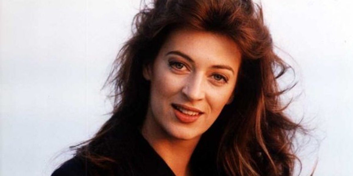 La 9 martie 2006, România a resimțit o pierdere profundă în domeniul cultural: moartea Laurei Stoica, cântăreață emblematică a muzicii pop-rock din anii ’90, într-un tragic accident rutier pe DN1, lângă localitatea Sinești