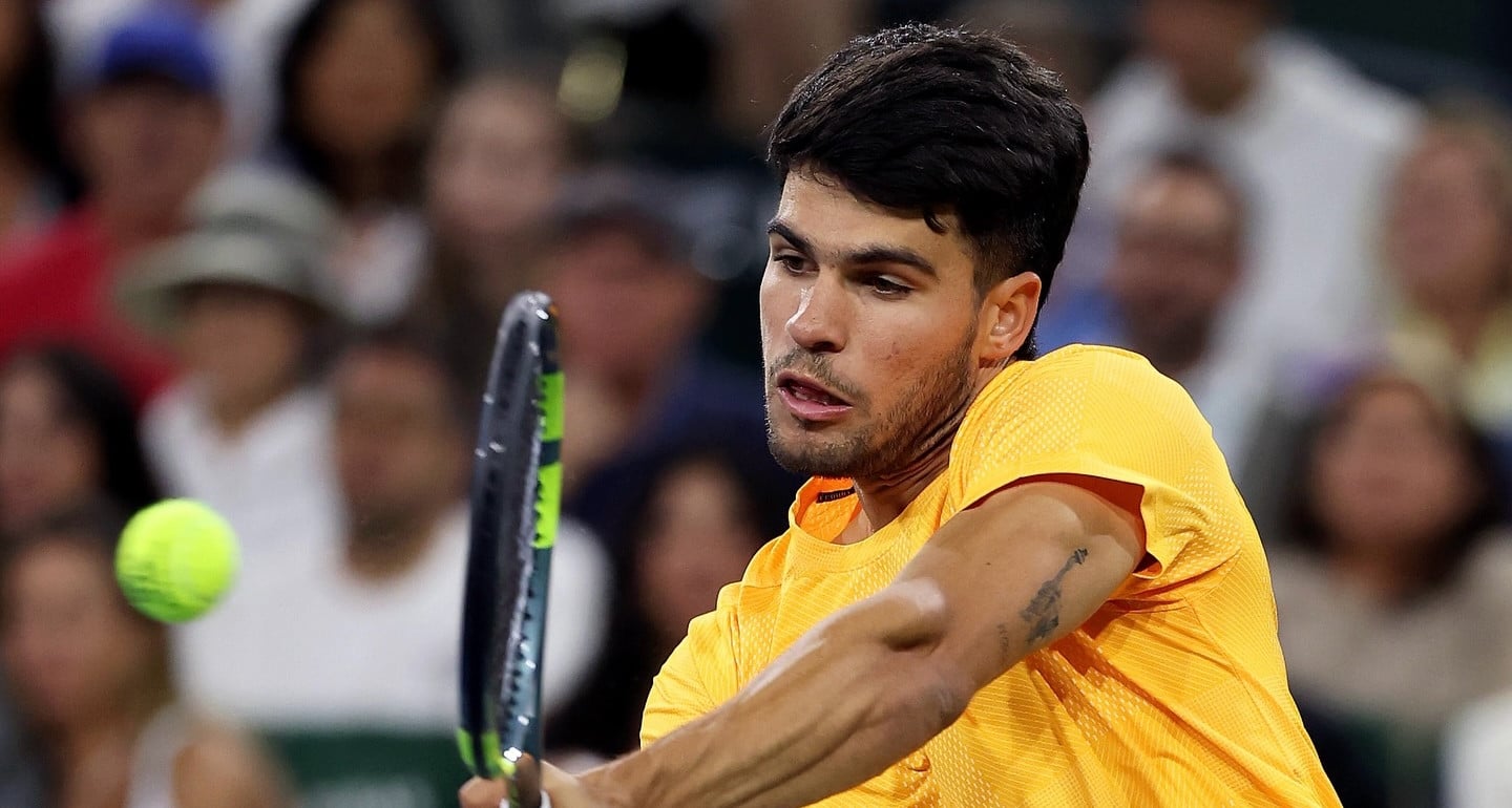 Carlos Alcaraz s-a calificat în semifinalele turneului de la Indian Wells după ce l-a învins pe britanicul Cameron Norrie în două seturi, consolidându-și poziția de favorit al competiției