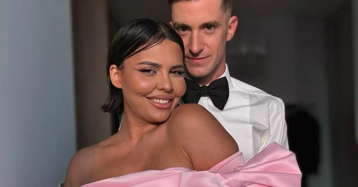 Andreea Popescu, fostă dansatoare a Deliei Matache, a confirmat oficial divorțul de Rareș Cojoc, după aproape 15 ani de căsnicie și o relație care părea de neclintit