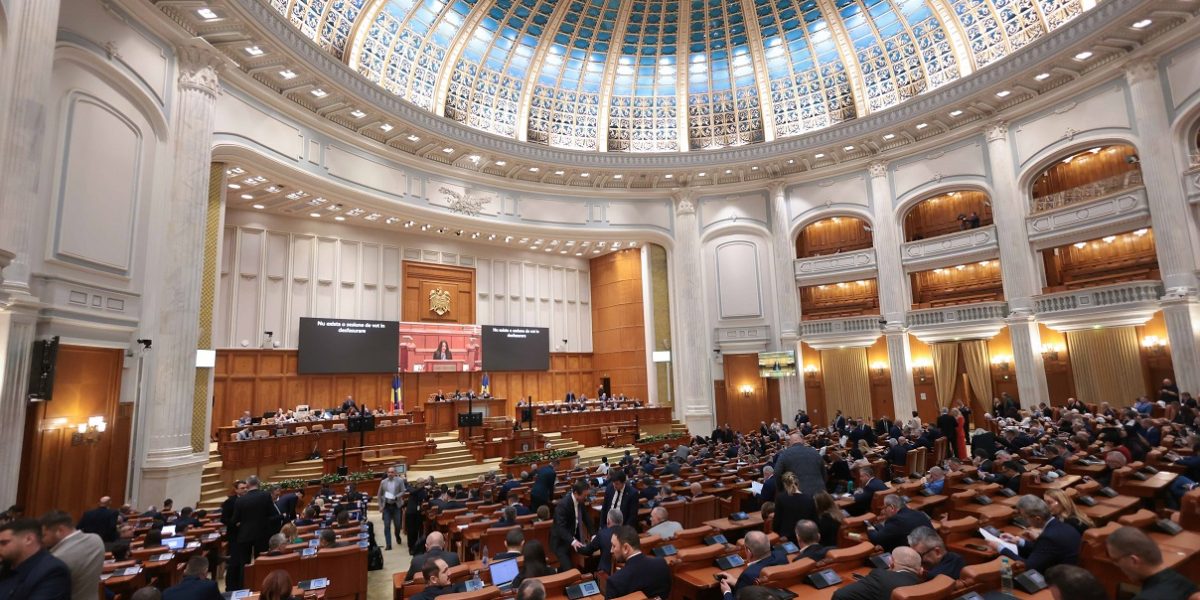 Criza politică de la București escaladează în ajunul votului pentru buget, după ce ședința comisiilor de buget din Parlament a fost suspendată în urma unui conflict aprins între partidele de coaliție Criza politică de la București continuă să se acutizeze, pe măsură ce Parlamentul se pregătește pentru momentul decisiv al adoptării bugetului național