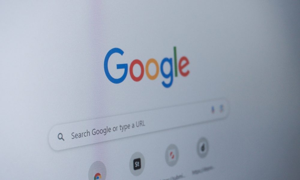 Boții preiau controlul asupra internetului: riscuri și schimbări fundamentale aduse de inteligența artificială Într-un discurs alarmant dar plin de profunzime, Matthew Prince, CEO-ul companiei de servicii web Cloudflare, avertizează asupra unei realități tot mai implacabile: boții digitali își croiesc drumul spre a prelua controlul asupra infrastructurii online și, implicit, asupra modului în care oamenii interacționează cu informația