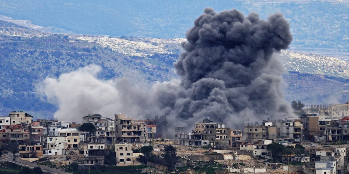 Tensiuni crescute în sudul Libanului: Israelul lansează bombardamente asupra infrastructurii, iar președintele libanez avertizează despre un posibil conflict armat Batalia pentru controlul infrastructurii strategice din sudul Libanului a escaladat duminică, odată cu atacurile militare ale Israelului asupra unor poduri cheie din regiune