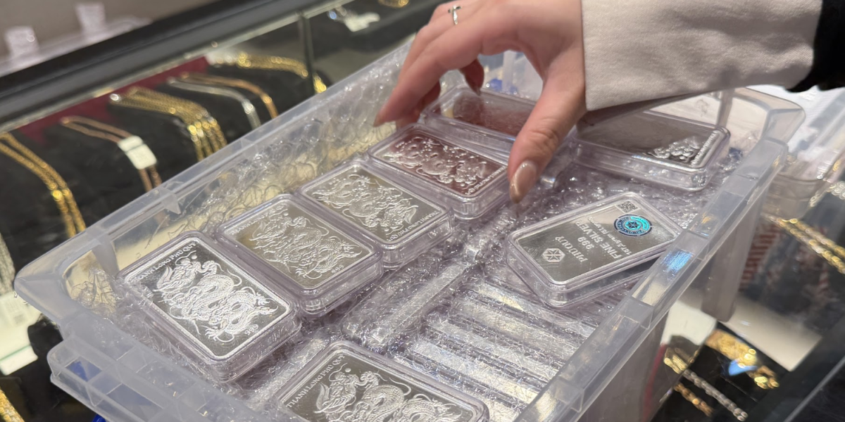 Argintul a pierdut 53 milioane VND/kg față de vârful din 23 martie 2026