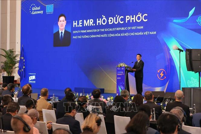 Vietnam și Uniunea Europeană intensifică parteneriatul strategic prin semnarea unui acord istoric Într-un eveniment de amploare, viceprim-ministrul vietnamian Ho Duc Phoc și comisarul european pentru parteneriate internaționale, Jozef Síkela, au fost martorii semnării unui acord de colaborare între Uniunea Europeană și Agenția Franceză de Dezvoltare (AFD)
