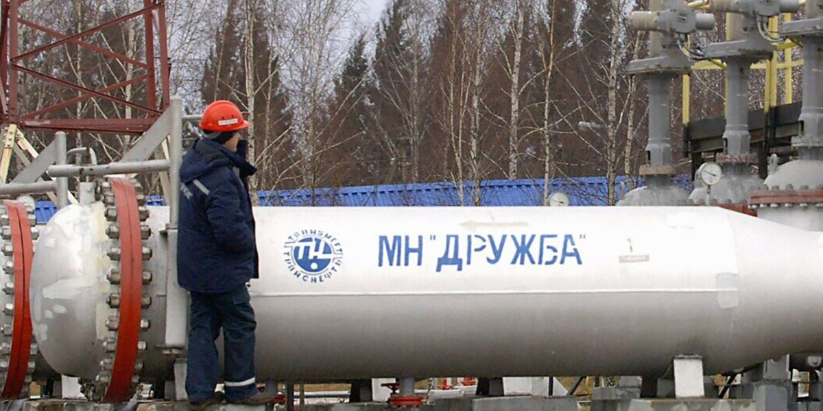 Amânare în planurile europene de impunere a unei interdicții totale asupra importurilor de petrol rusesc, pe fondul escaladării conflictului din Orientul Mijlociu Uniunea Europeană pare să fie în fața unei decizii majore care ar putea influența politica sa energetică în context geopolitic tensionat