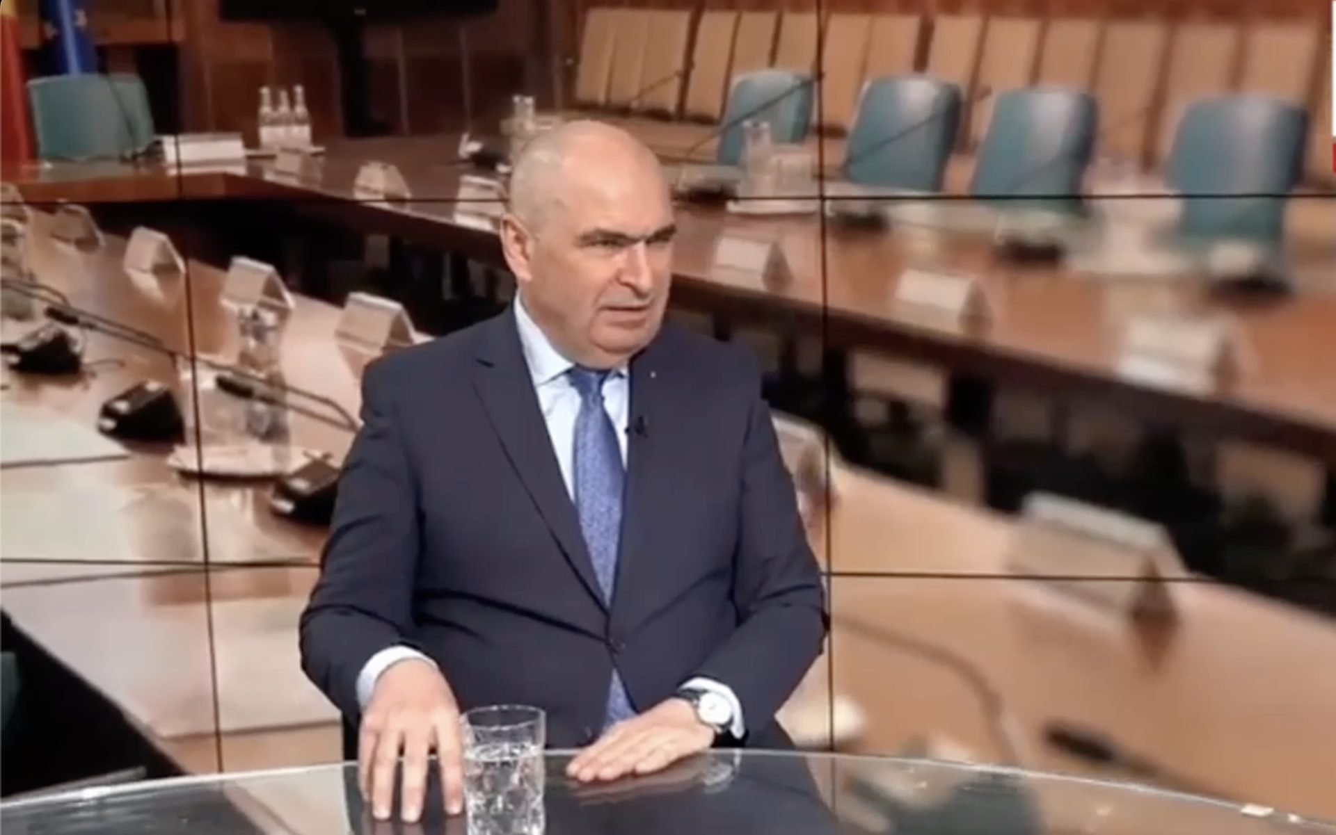 Ilie Bolojan răspunde cu tărie zvonurilor despre o posibilă alianță între PNL și AUR Premierul Ilie Bolojan a venit cu explicații clare și concise despre zvonurile apărute în ultimele zile legate de o posibilă colaborare între Partidul Național Liberal și formațiunea extremistă AUR