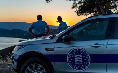 Grupurile de dreapta din PE convenș asupra noilor reguli pentru expulzarea migranților ilegali Încheierea unui acord de către principalele formațiuni politice de dreapta din Parlamentul European marchează un pas semnificativ în abordarea crizei migranților care afectează Uniunea Europeană de ani de zile