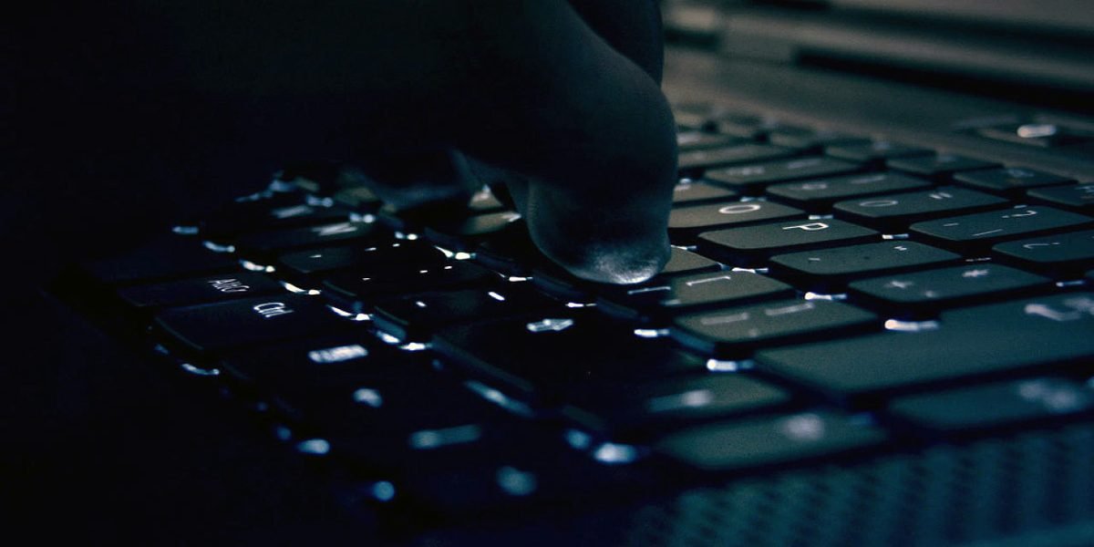 Ministerul Afacerilor Externe (MAE) a fost vizat, recent, de un atac cibernetic de tip Distributed Denial of Service (DDoS), care a afectat funcționarea mai multor platforme digitale de importanță națională