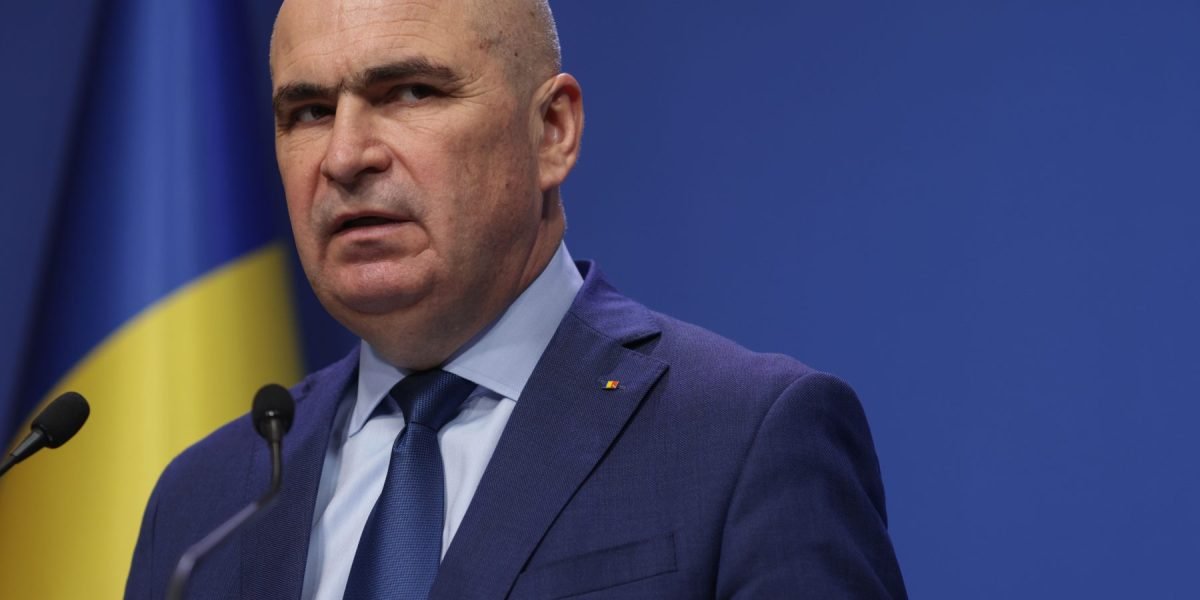 Ilie Bolojan, prim-ministrul României, a lansat o clarificare dură în cadrul unui interviu acordat duminică seară, acuzând anumite formări politice de încercări de a evita asumarea răspunderii pentru greutățile guvernării