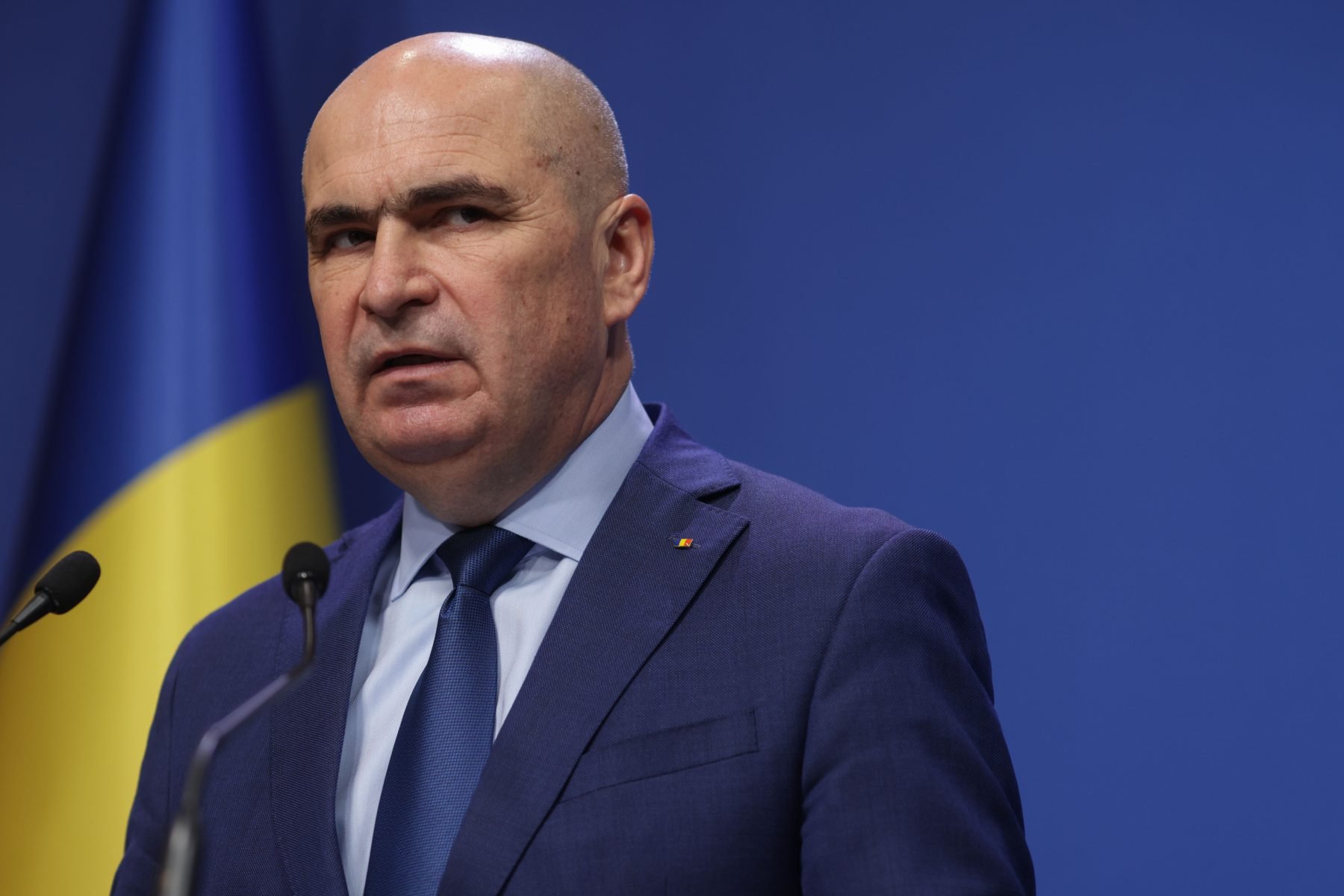 Ilie Bolojan, prim-ministrul României, a lansat o clarificare dură în cadrul unui interviu acordat duminică seară, acuzând anumite formări politice de încercări de a evita asumarea răspunderii pentru greutățile guvernării