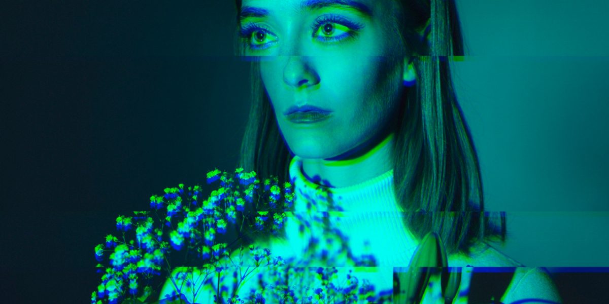 Uniunea Europeană analizează de ceva vreme modul în care tehnologiile de inteligență artificială sunt folosite pentru a crea și manipula imagini intime, iar recent discuțiile au fost intensificate după apariția unui fenomen îngrijorător: generarea de conținut deepfake sexual fără consimțământul persoanelor implicate