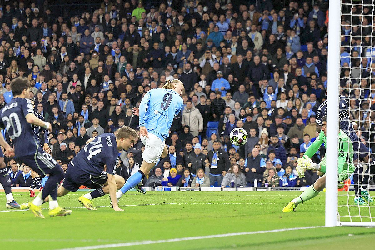 Courtois, înlocuit din cauza unei accidentări musculare în timpul meciului Manchester City - Real Madrid Thibaut Courtois a fost înlocuit la pauza meciului dintre Manchester City și Real Madrid, scor 1-2, în UEFA Champions League, din cauza unei probleme musculare resimțite încă din timpul primei reprize