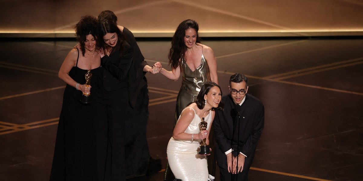 Cele două filme au fost desemnate câștigătoare ale Premiului Oscar pentru cel mai bun scurt metraj live-action într-o situație rar întâlnită, un record al celei de-a 98-a ediții a galei