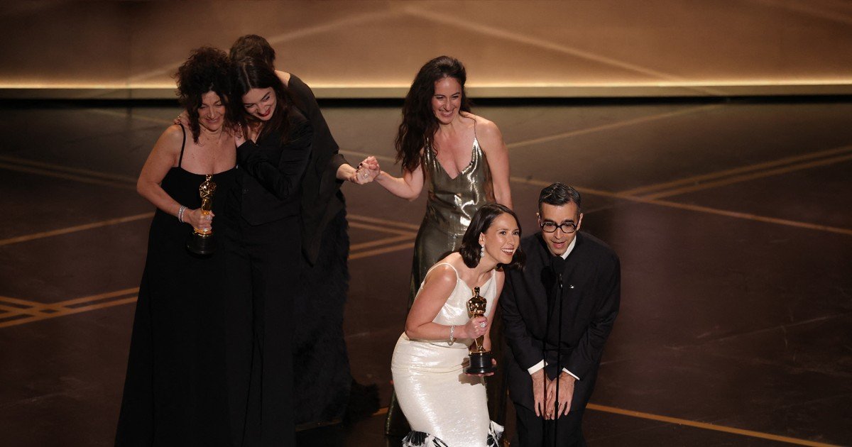 Cele două filme au fost desemnate câștigătoare ale Premiului Oscar pentru cel mai bun scurt metraj live-action într-o situație rar întâlnită, un record al celei de-a 98-a ediții a galei