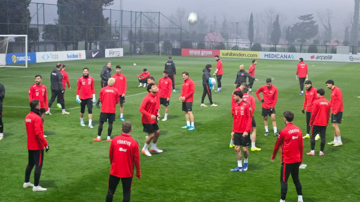Naționala Turciei s-a reunit la Istanbul pentru cele două zile cruciale de dinaintea barajului cu România, în condiții inedite și cu o serie de absențe importante care ar putea influența decisiv întrecerea