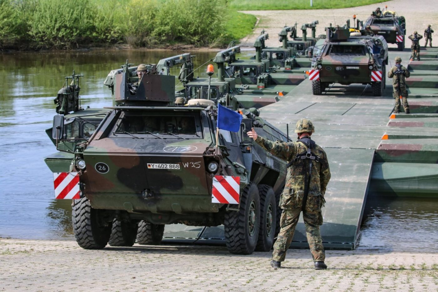 Armata Germană Limitează Publicarea Imaginilor cu Instalații Militare pentru Protecția Securității Naționale Experiență recentă a scandalurilor legate de dezvăluiri neautorizate ale unor detalii despre infrastructura militară a fost un factor-cheie în decizia Ministerului Apărării din Germania de a interzice membrilor forțelor armate să facă fotografie sau să difuzeze imagini ale instalațiilor militare