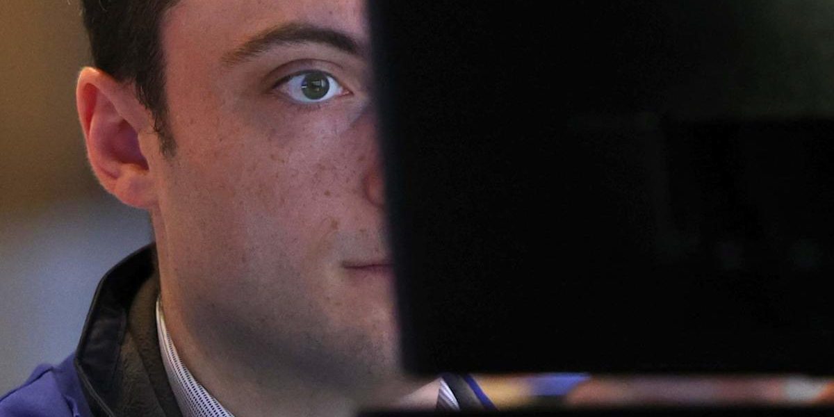 Piața de acțiuni din SUA în creștere, în contextul incertitudinii economice și tensiunilor internaționale Bursa americană a înregistrat luni o ușoară creștere, cu contracte de futures care indică o redresare timidă după o săptămână plină de pierderi