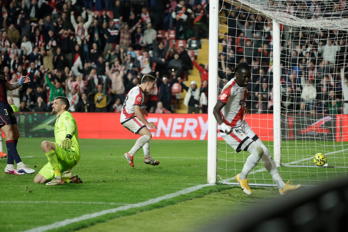 Levante a pierdut o ocazie importantă de a se distanța de zona periculoasă a clasamentului în La Liga, după egalul dramatic 1-1 de pe terenul celor de la Rayo Vallecano