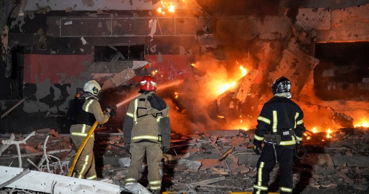 Rusia intensifică atacurile asupra Ucrainei în timp ce discuțiile de pace stagnează pe fondul crizei din Orientul Mijlociu Ucraina traversează o perioadă de turbulențe majore, atât din cauza escaladării conflictului militar cu Moscova, cât și din cauza blocajului diplomatic în vederea unei eventuale soluții pașnice