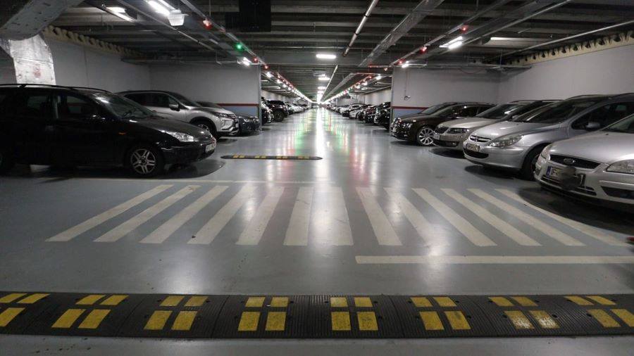 Parcarea subterană de pe Bulevardul Decebal, din Sectorul 3, va fi scumpită în curând, conform unui proiect de hotărâre ce urmează să fie discutat săptămâna viitoare de către consilierii locali