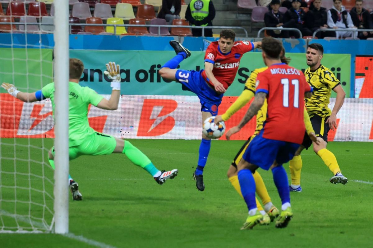 FCSB și Metaloglobus se întâlnesc în această seară pe Arena Națională, într-un duel crucial din prima rundă a play-out-ului Ligii 1, eveniment transmis live pe GSP.ro și în direct la TV pe PrimaSport 1 și DigiSport 1