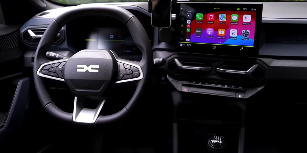 Dacia a dezvăluit oficial numele noului său crossover de dimensiuni compacte, care va purta denumirea de Striker