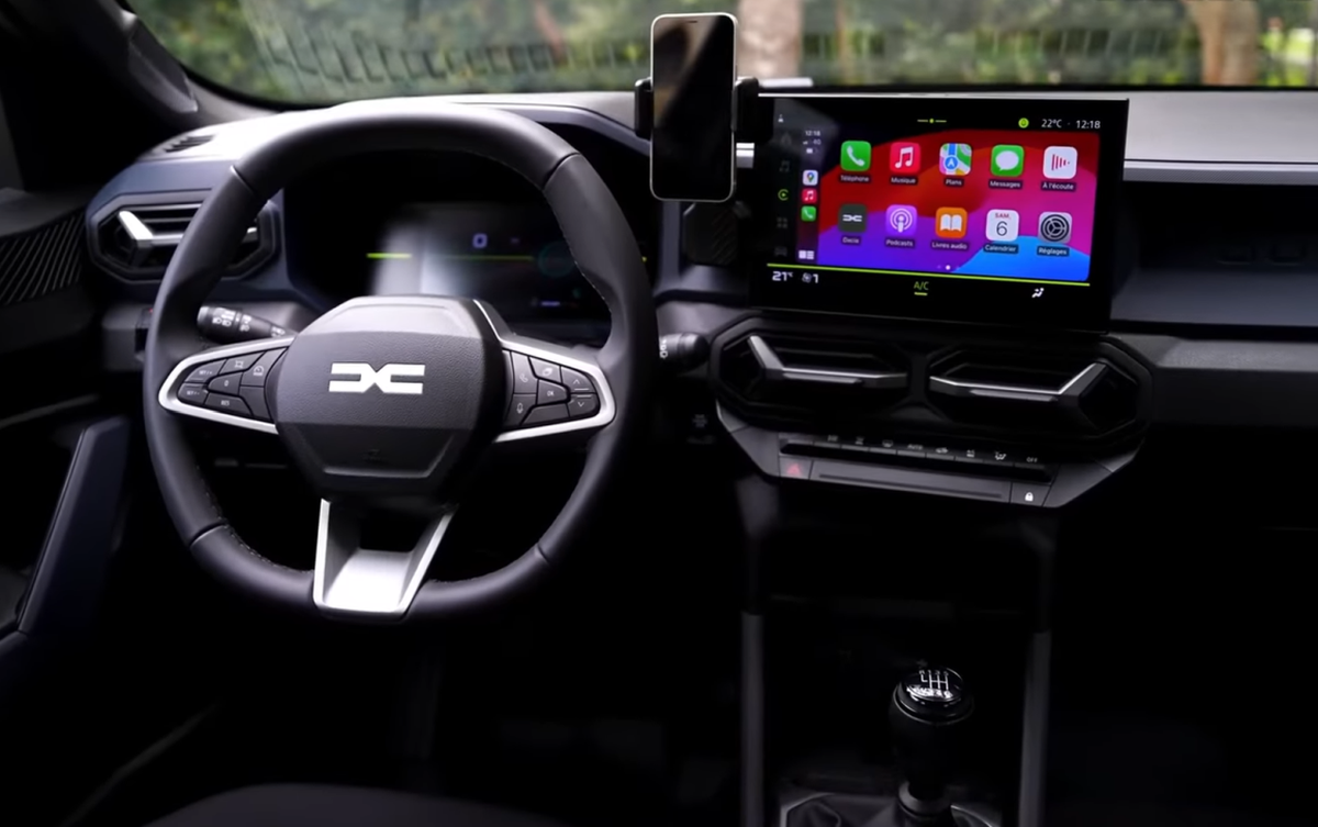 Dacia a dezvăluit oficial numele noului său crossover de dimensiuni compacte, care va purta denumirea de Striker