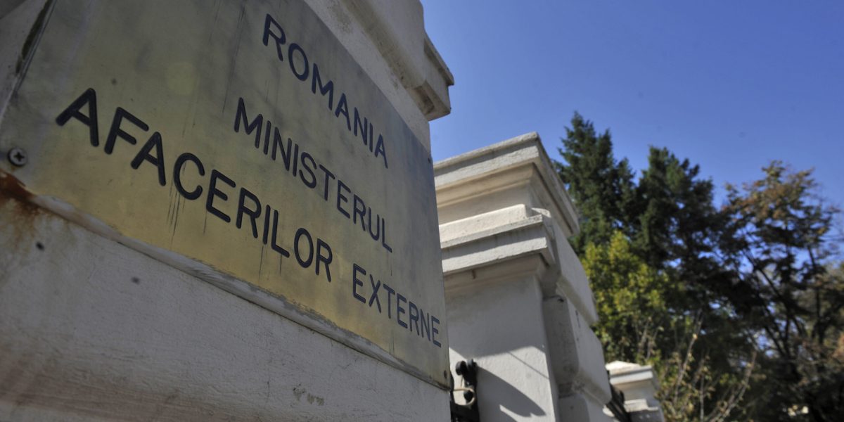 Greva națională din Belgia perturbează traficul aerian și feroviar, cetățenii români îndemnați la prudență Marți, Ministerul Afacerilor Externe al României a emis un avertisment pentru cetățenii români aflați în, tranzitând sau intenționând să călătorească în Belgia