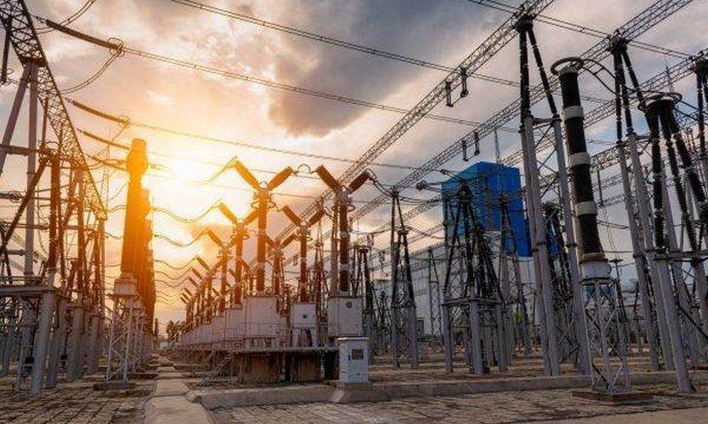 Iranul avertizează Occidentul: orice atac asupra infrastructurii energetice iraniene va fi răzbunat prin lovituri asupra instalațiilor americane din Orientul Mijlociu Tensiunile din regiunea Golfului Persic au atins un nou punct de unul dintre cele mai grave războiuri diplomatice din ultimele decenii