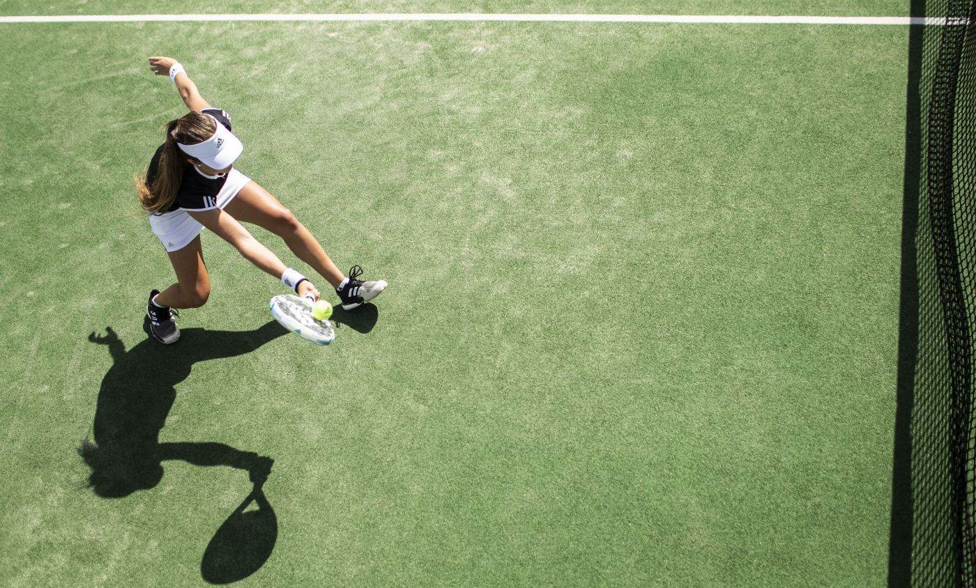 Arina Sabalenka își croiește drumul spre gloria de la Indian Wells, după o finală epică, plină de dramatism și emoție Arina Sabalenka a triumfat în finala turneului de la BNP Paribas Open, unul dintre cele mai prestigioase evenimente din calendarul WTA, după o confruntare plină de suspans și răsturnări de situație