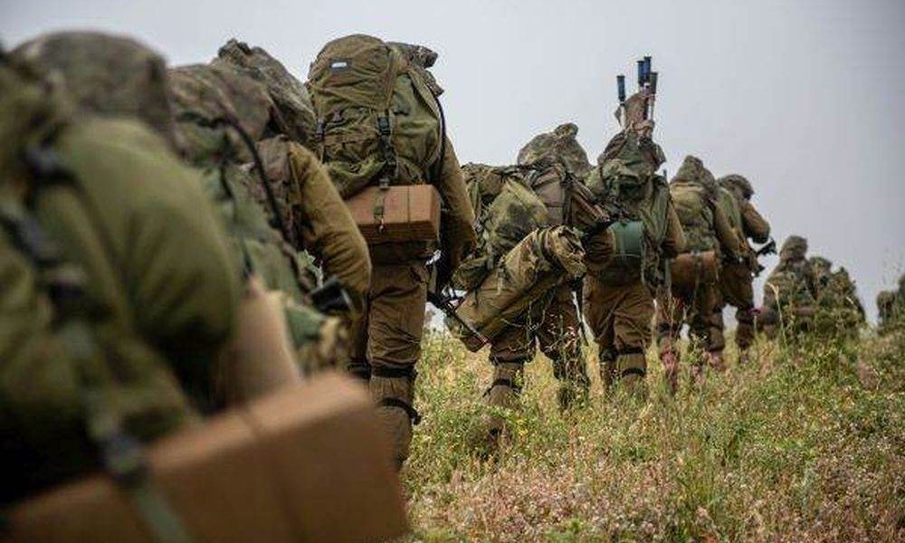 Președintele Ucrainei, Volodimir Zelenski, a semnat recent o lege menită să întărească disciplina în rândul forțelor armate și să elimine problemele de discriminare și hărțuire sexuală, un pas important în modernizarea și consolidarea sistemului militar ucrainean într-un context dificil marcat de conflictul cu Rusia