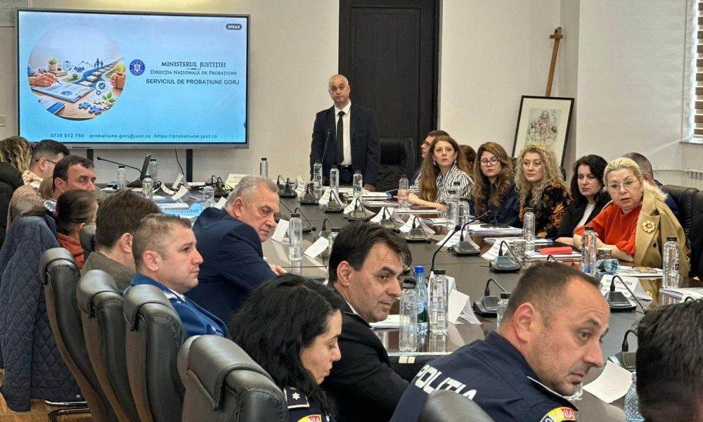 Ion-Claudiu Teodorescu, secretarul general al Ministerului Justiției, a participat marți, 20 martie, la evenimentul de prezentare a raportului de activitate al Serviciului de Probațiune Gorj pentru anul 2025, reafirmând angajamentul instituției în modernizarea și eficientizarea sistemului de reintegrare socială a persoanelor condamnate