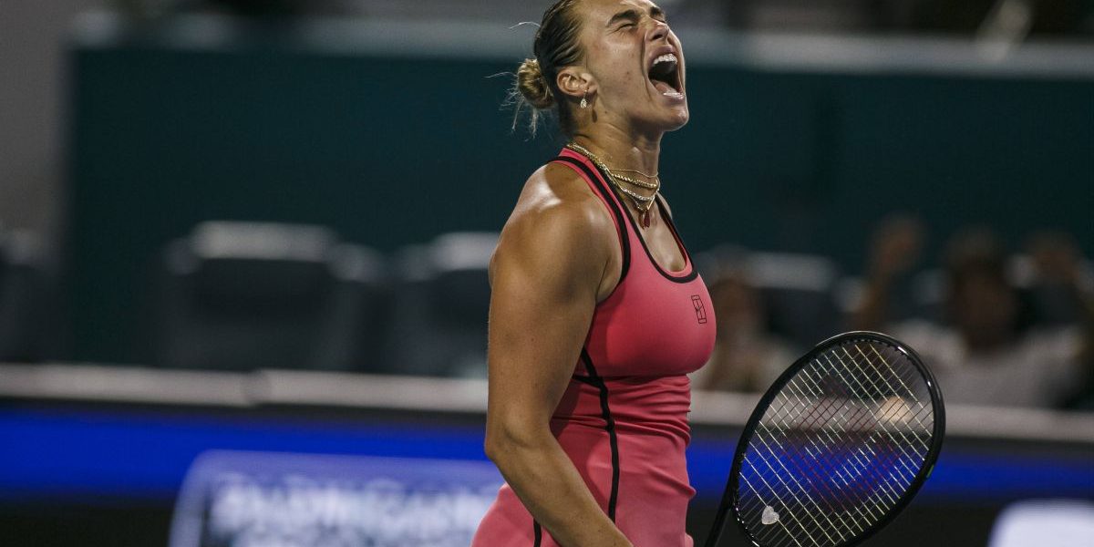 Aryna Sabalenka s-a calificat în finala Miami Open după o victorie convingătoare în fața Elenei Rybakina, scor 6-4, 6-3, într-un meci intens și echilibrat, disputat joi după-amiază pe terenurile din Florida