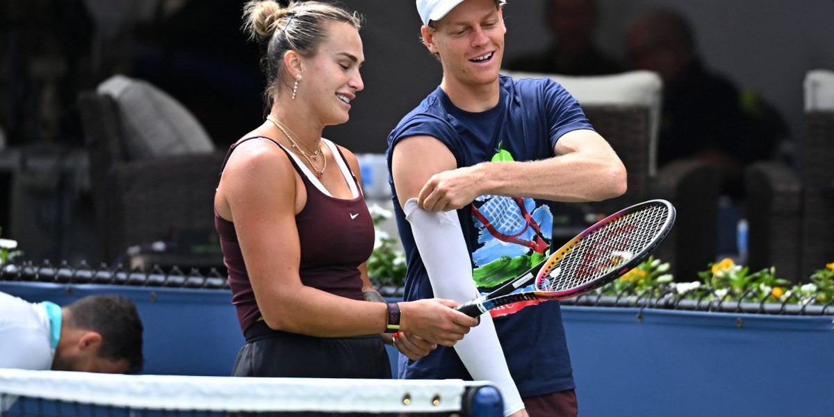 Aryna Sabalenka și Jannik Sinner sunt cu un pas distanță de realizarea unei performanțe rare în tenisul mondial