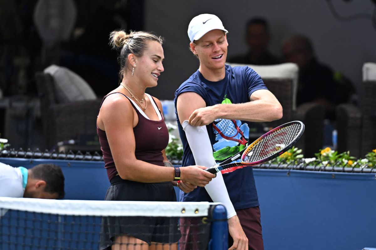 Aryna Sabalenka și Jannik Sinner sunt cu un pas distanță de realizarea unei performanțe rare în tenisul mondial