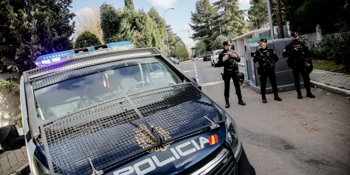 Trei persoane, suspectate de facilitarea ocolirii sancțiunilor impuse de Uniunea Europeană în contextul invaziei Rusiei în Ucraina, au fost arestate recent pe insula Mallorca