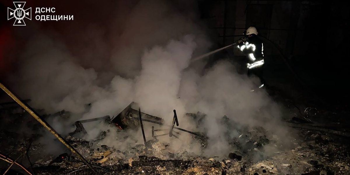 Noaptea de 17 martie a adus un nou val de teroare pentru Ucraina, bombardată de un asalt susținut al Rusiei, care a lansat un număr record de drone de atac