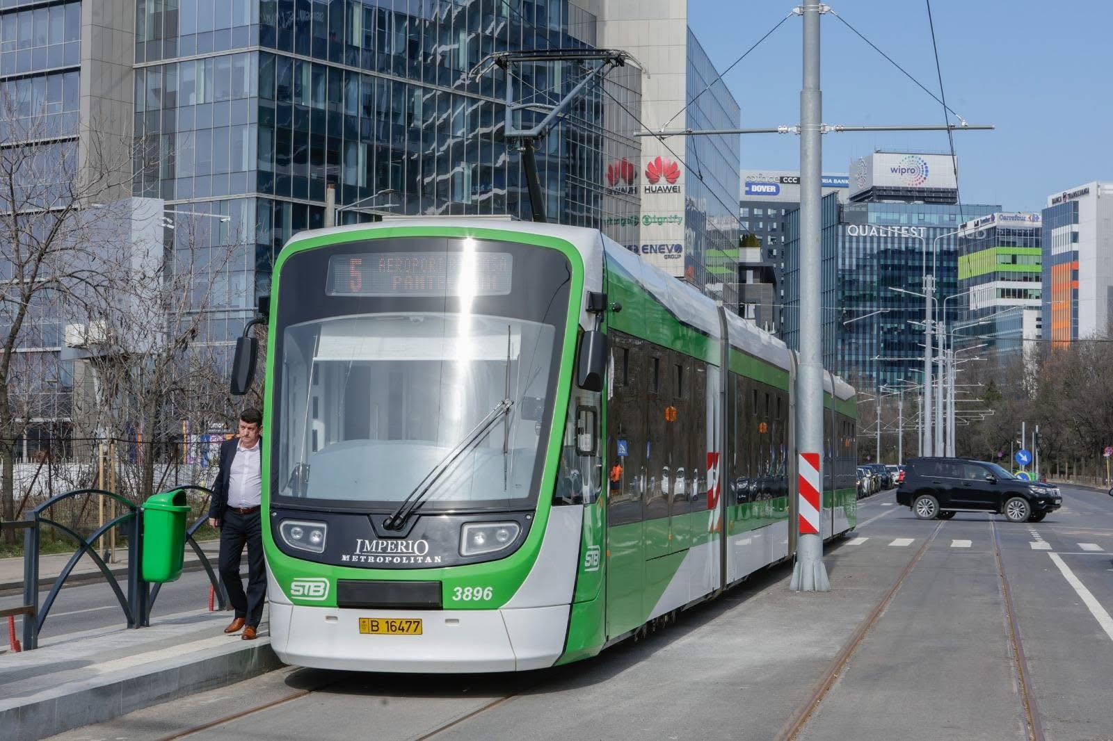 Reînceperea circulației tramvaiului 5 în Nordul Bucureștiului, după doi ani de lucrări de modernizare București, 27 aprilie 2023 – Într-o zi considerată semnal de relansare pentru infrastructura de transport public a Capitalei, tramvaiul 5 și-a reluat circulația pe tronsonul reabilitat și extins între Aeroportul Băneasa și terminalul Pantelimon