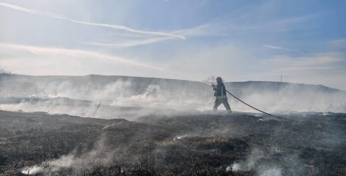 Perioada primăverii aduce cu sine nu doar renașterea naturii, ci și un val de incendii de vegetație uscată, cauzate de practicile de igienizare ale proprietarilor de terenuri