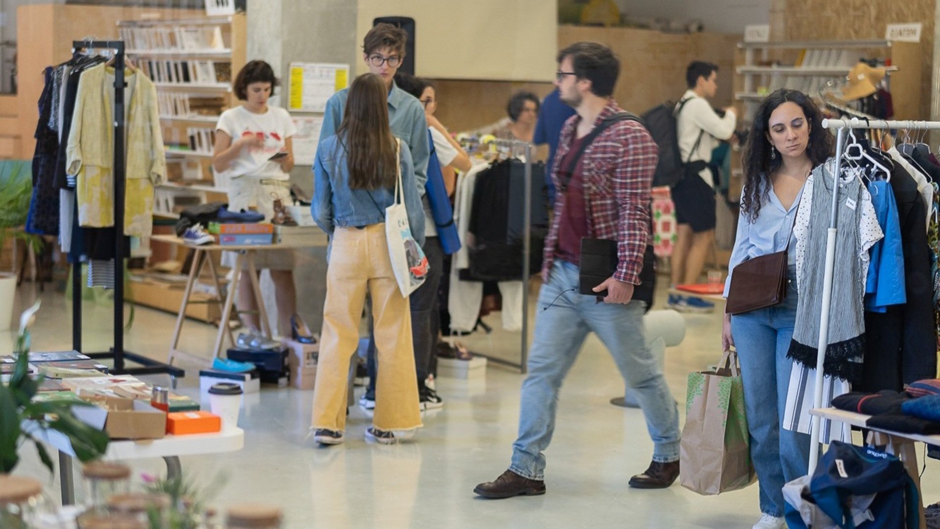 DezNod: un eveniment de sustenabilitate și economie circulară în inima Capitalei Bucureștiul devine, în weekend-ul 21-22 martie, epicentru inițiativelor dedicate economiei circulare și rezilienței comunitare, odată cu organizarea celei de-a patra ediții a târgului DezNod