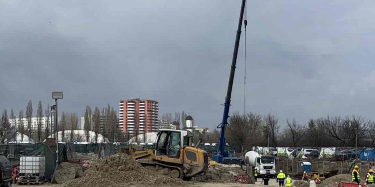 Poluarea aerului din București, cauzată în principal de materialele antiderapant folosite în sezonul rece, a devenit subiect de discuție intensă în ultimele zile