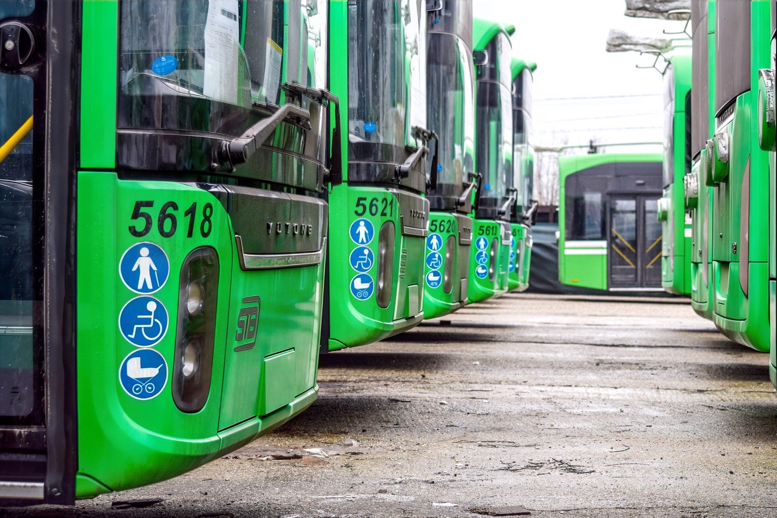 Începutul noii etape a transportului public din București aduce, începând de luni, 30 martie, o schimbare importantă pentru locuitorii capitalei: intrarea în circulație a troleibuzelor electrice Yutong, primele vehicule de acest tip fabricate de producătorul chinez și livrate în Europa